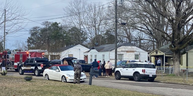 1 dead in east Gadsden house fire